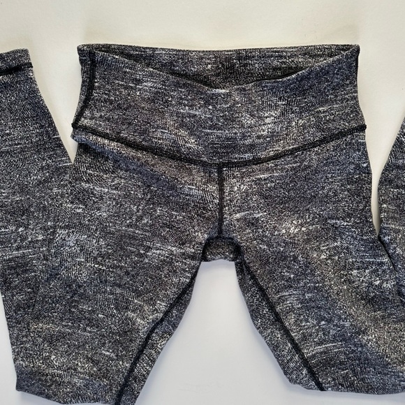 Lululemon wunder under High Rise Legging, Size 6 - Picture 6 of 7